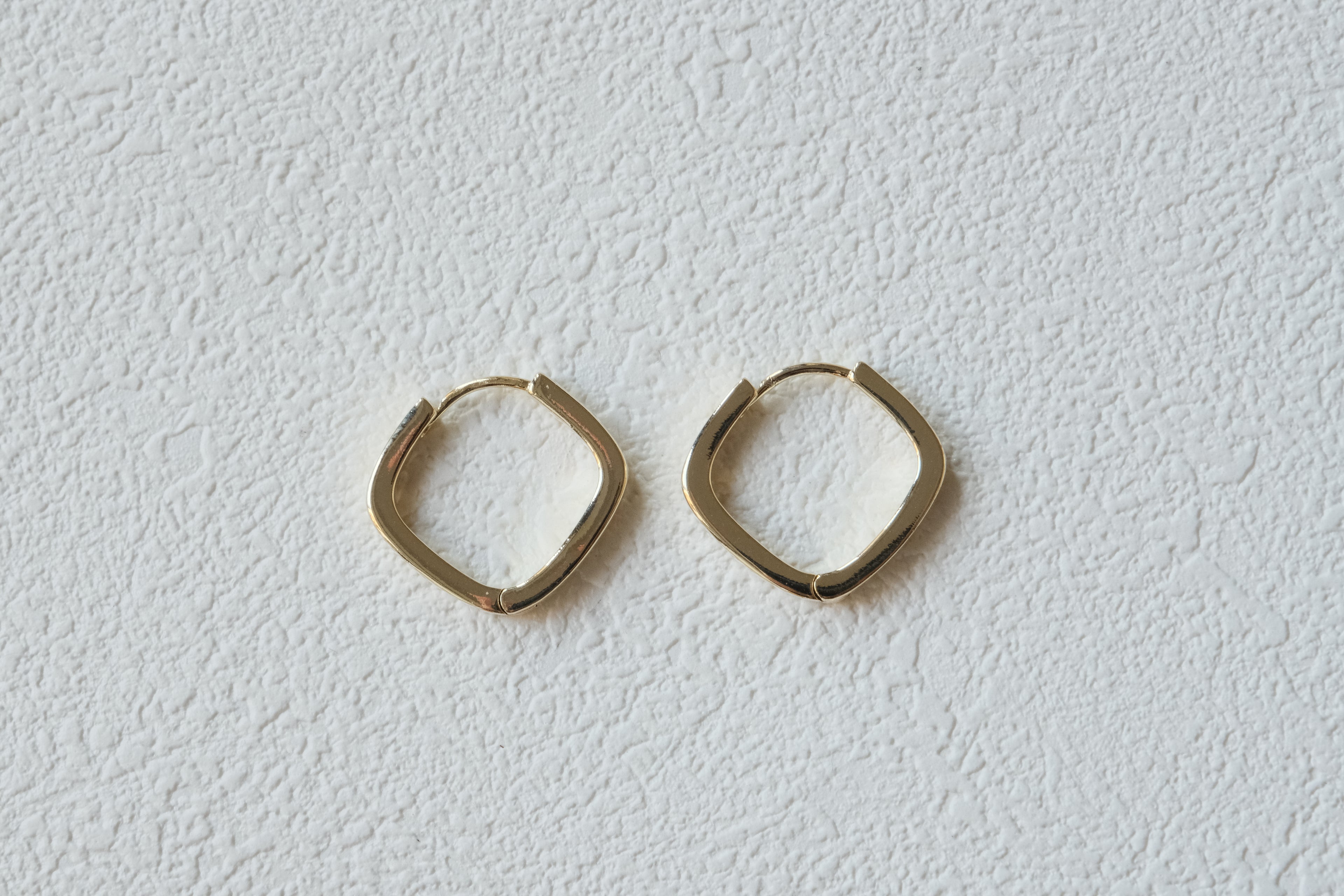 Carré Cushion Hoops