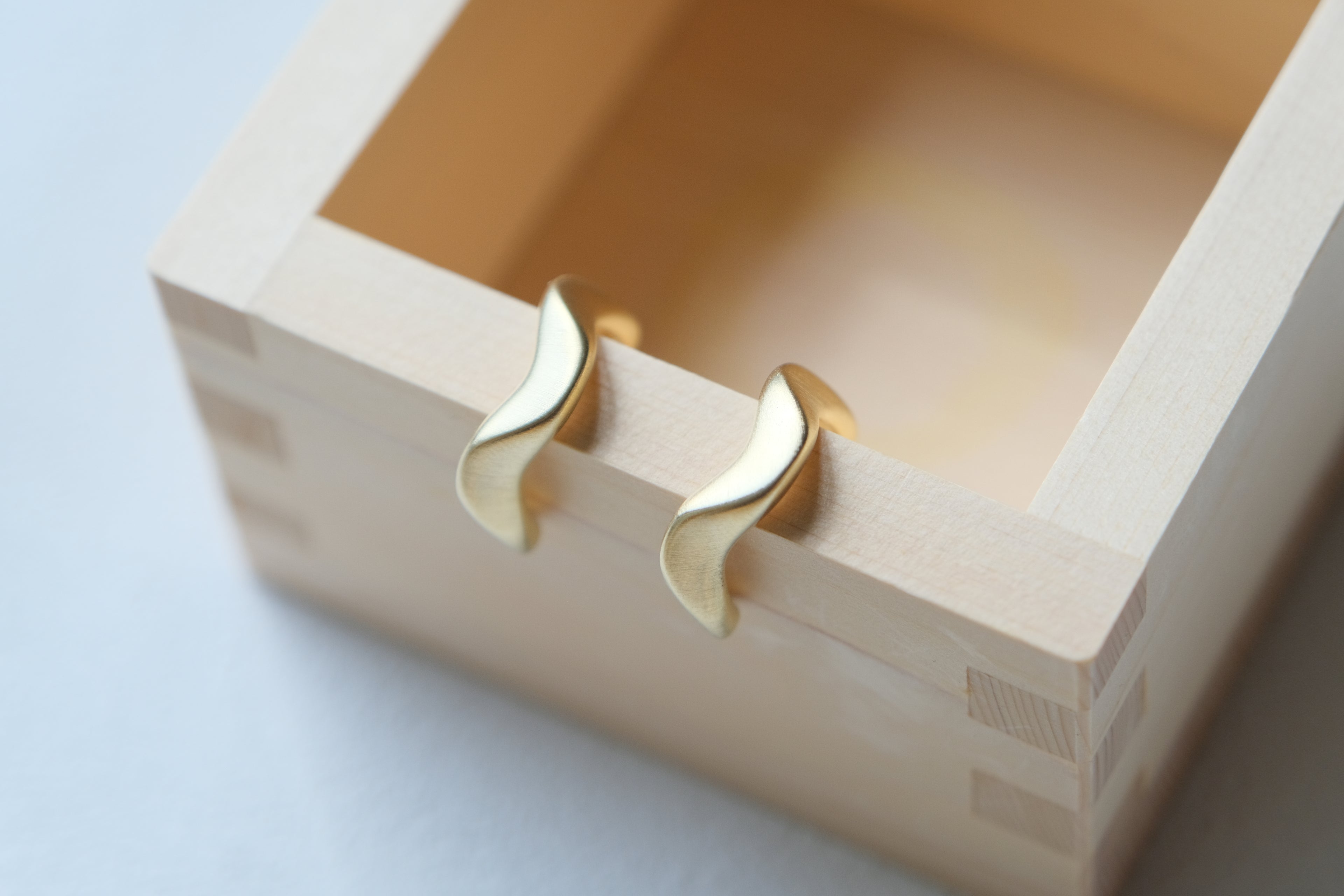 Onde Matte Studs