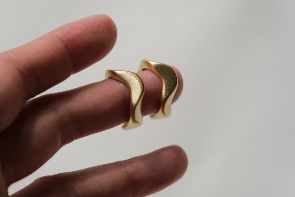 Onde Matte Studs
