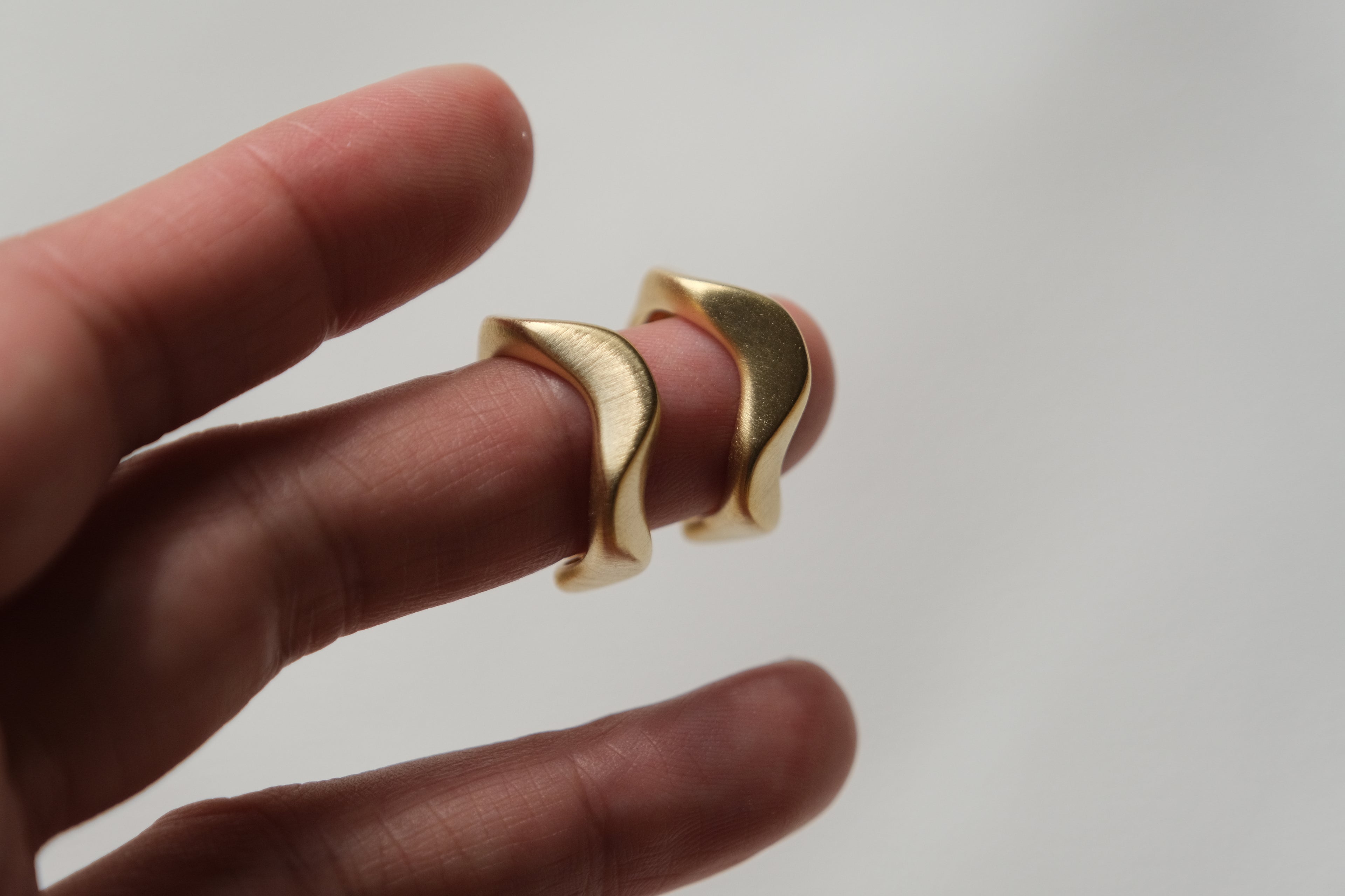 Onde Matte Studs