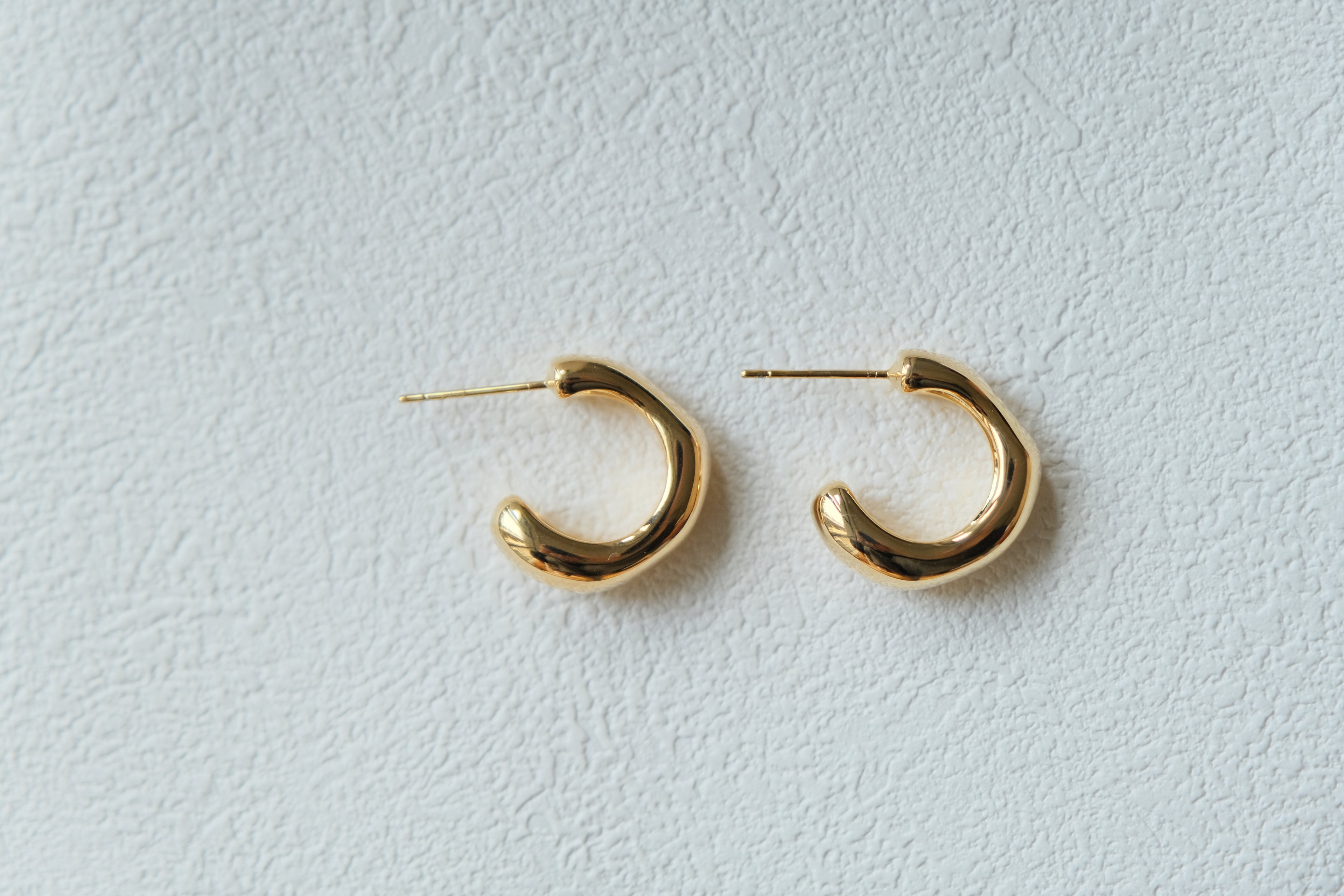 Dôme Polished Huggies