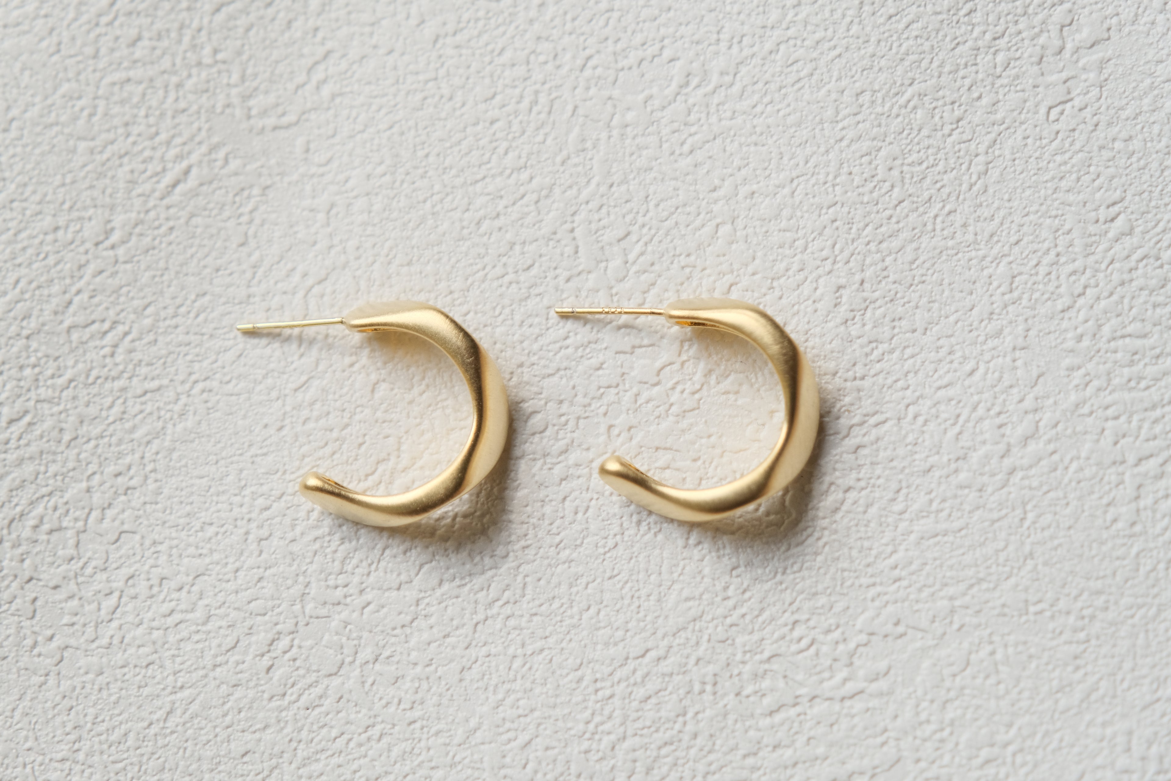 Onde Matte Studs