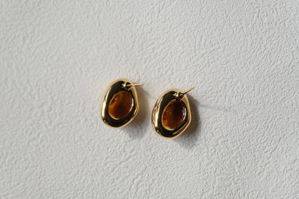 Ambre Teardrop Studs