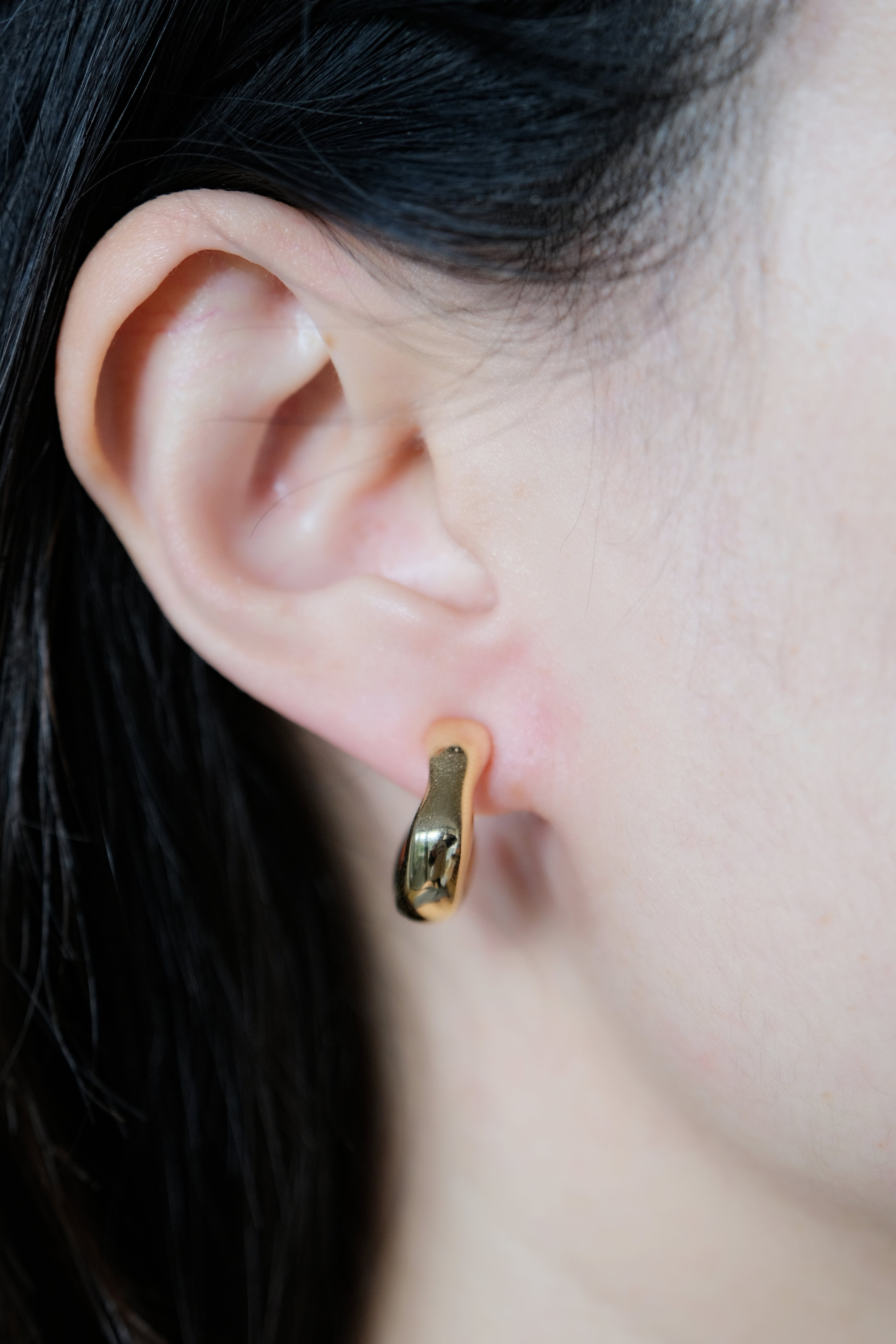 Dôme Polished Huggies