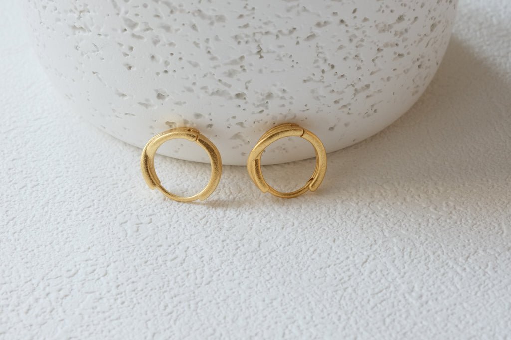 Whisper Thin Huggies