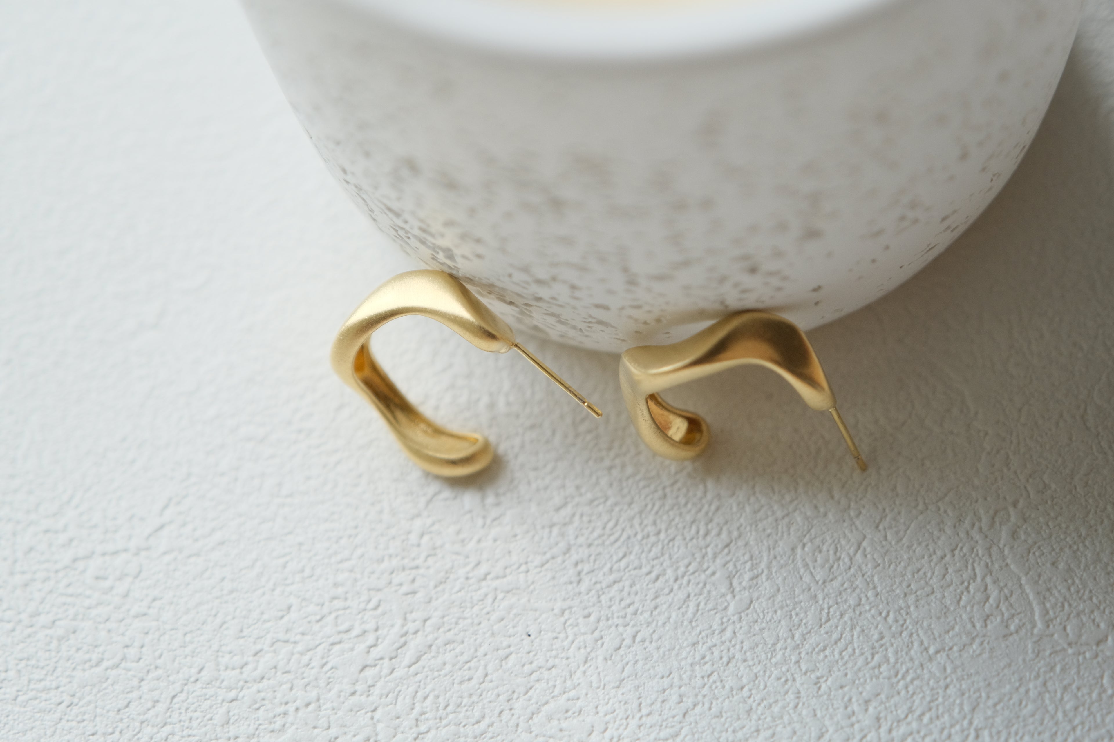Onde Matte Studs