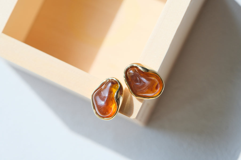 Ambre Teardrop Studs