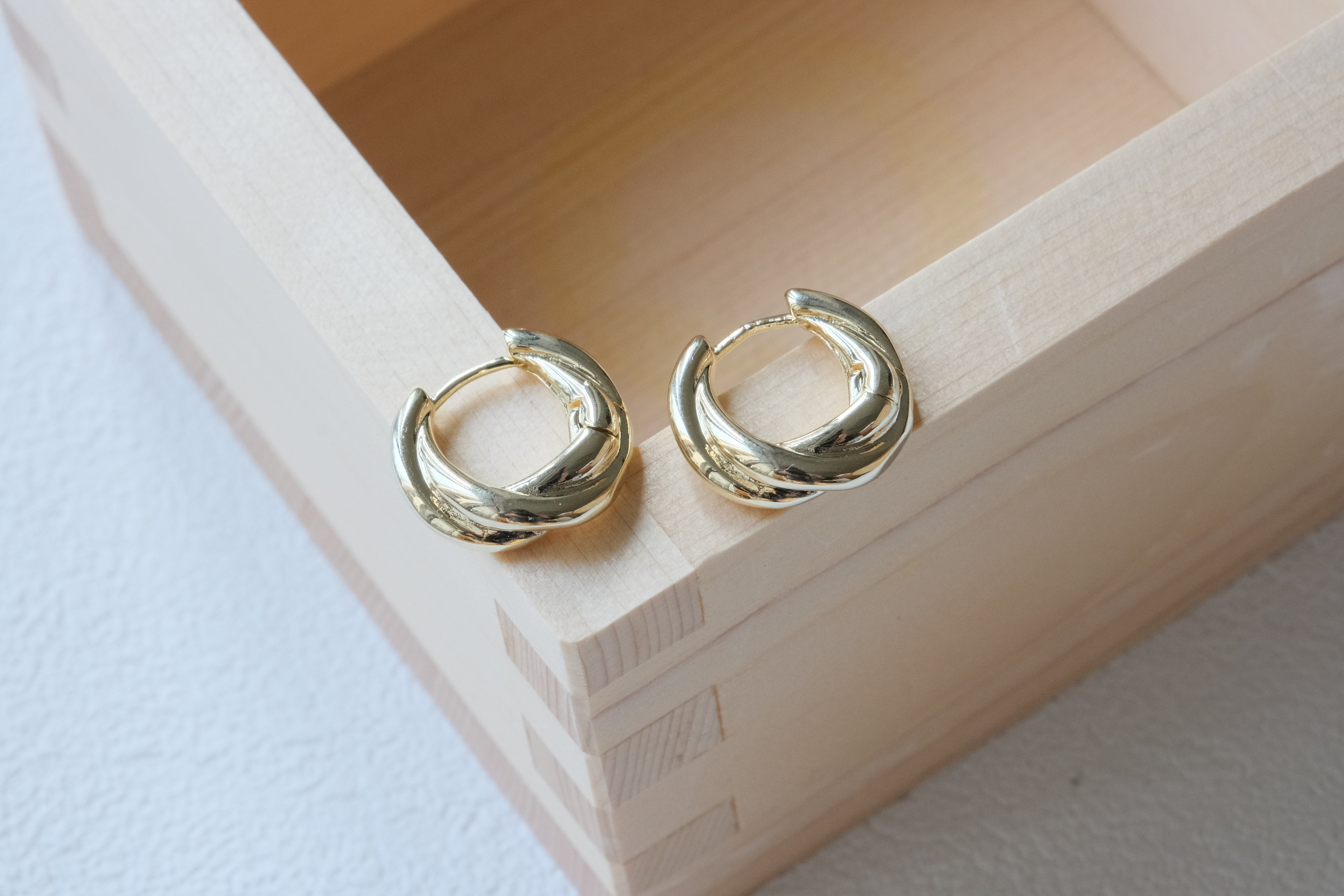 Double Twist Huggies