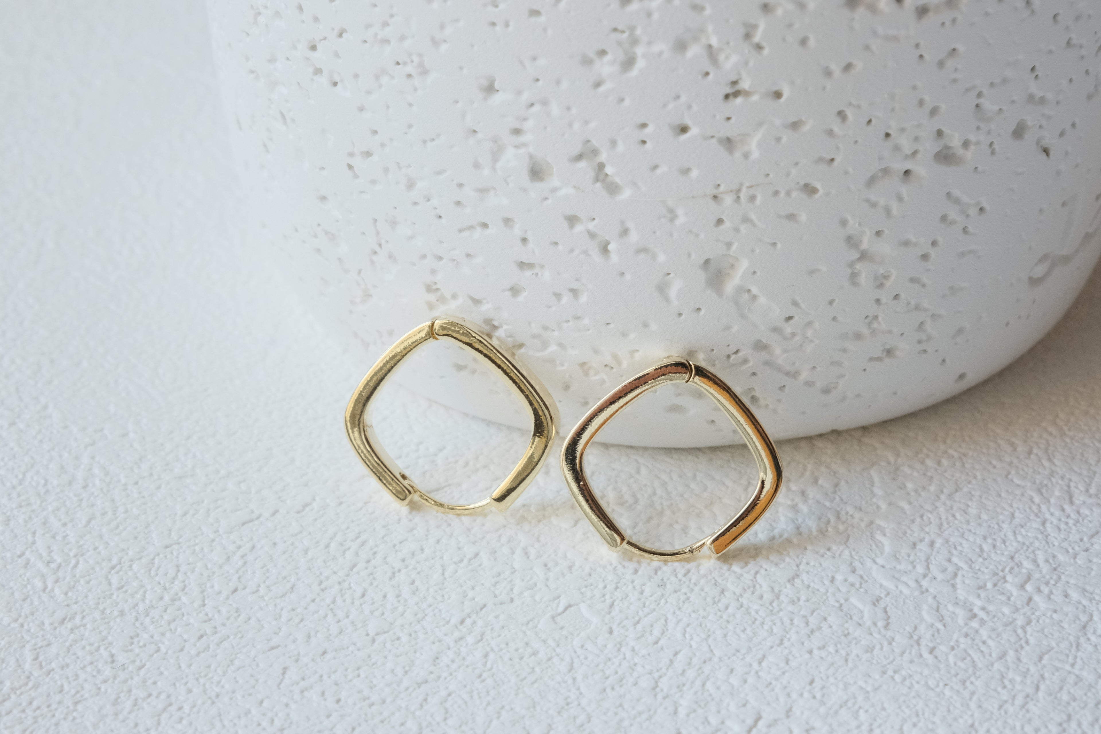 Carré Cushion Hoops
