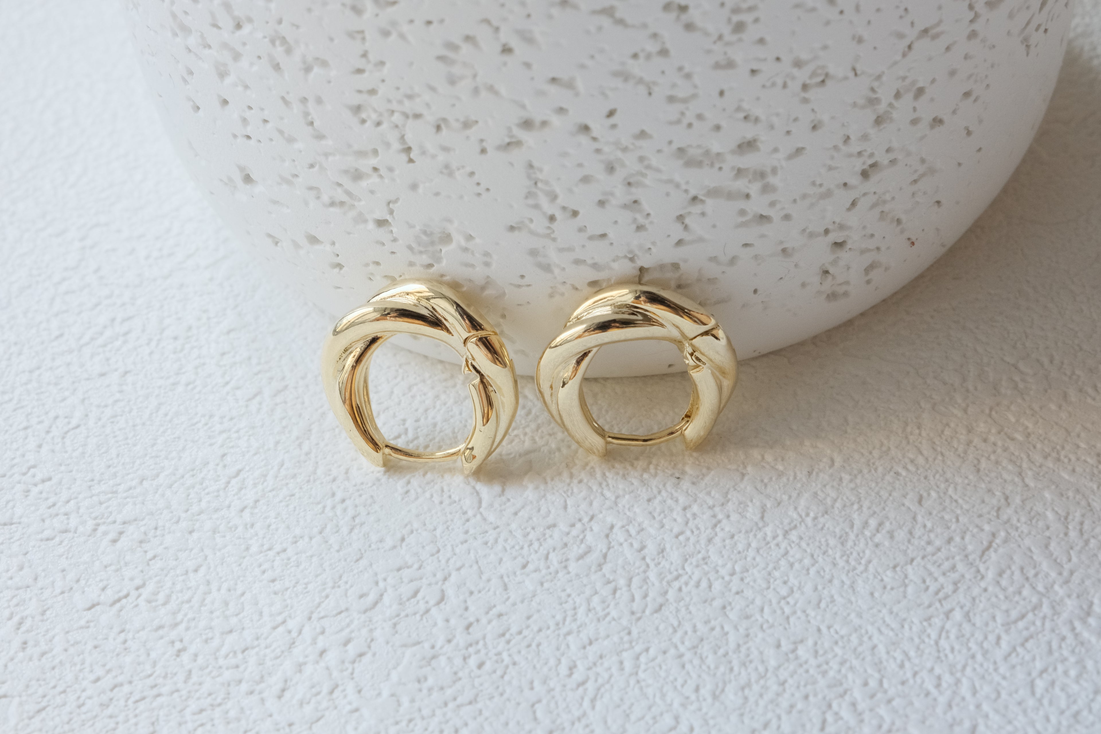 Double Twist Huggies