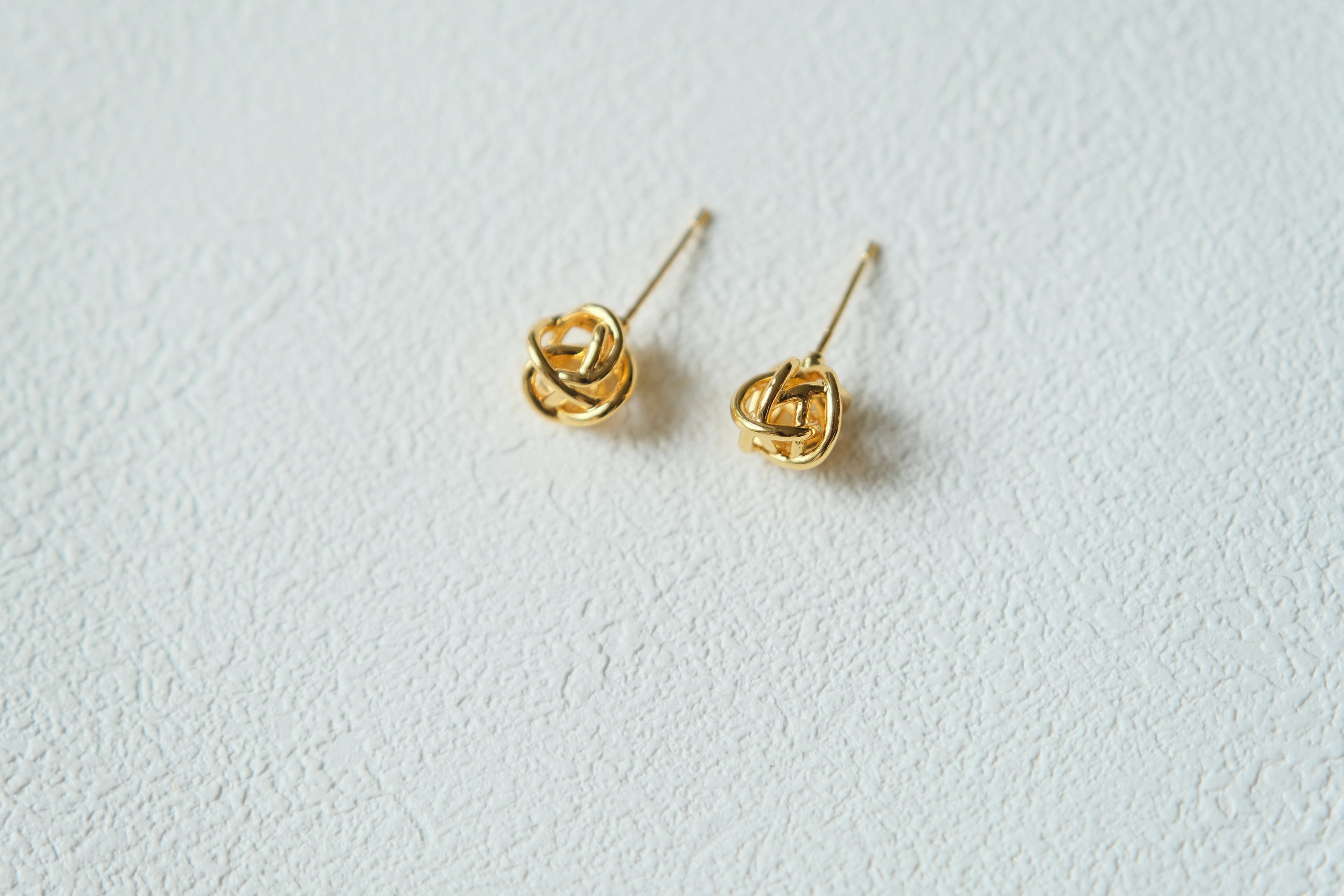 Tressé Woven Studs