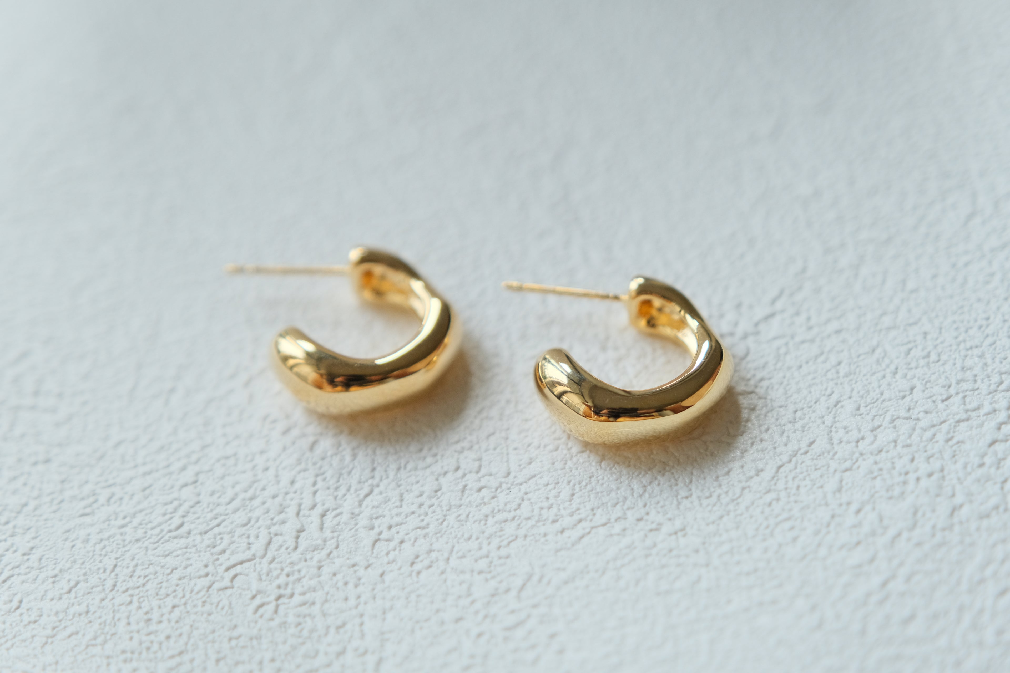 Dôme Polished Huggies