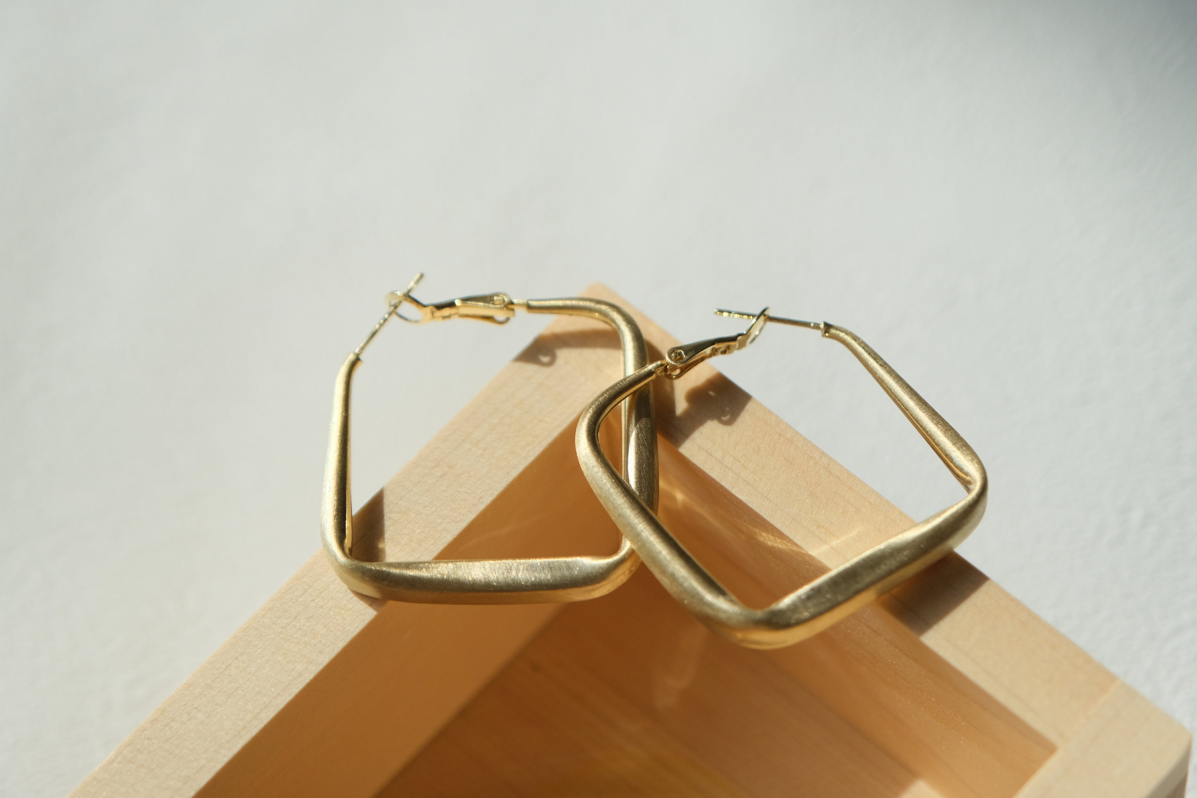 Carré Matte Hoops