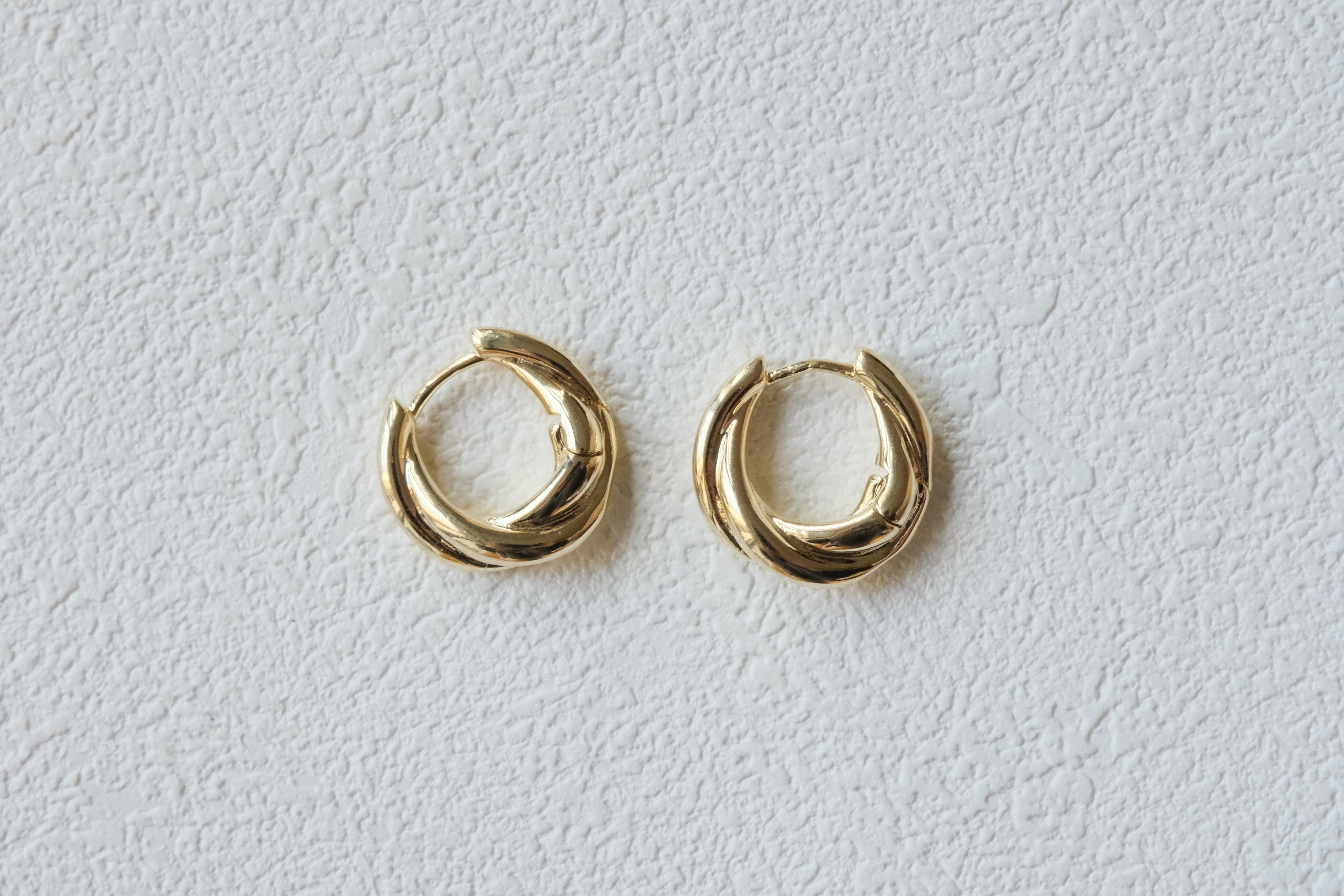 Double Twist Huggies