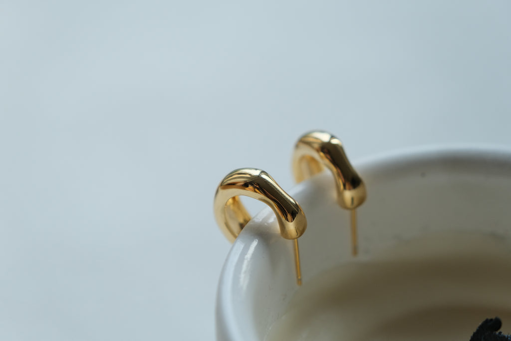 Dôme Polished Huggies