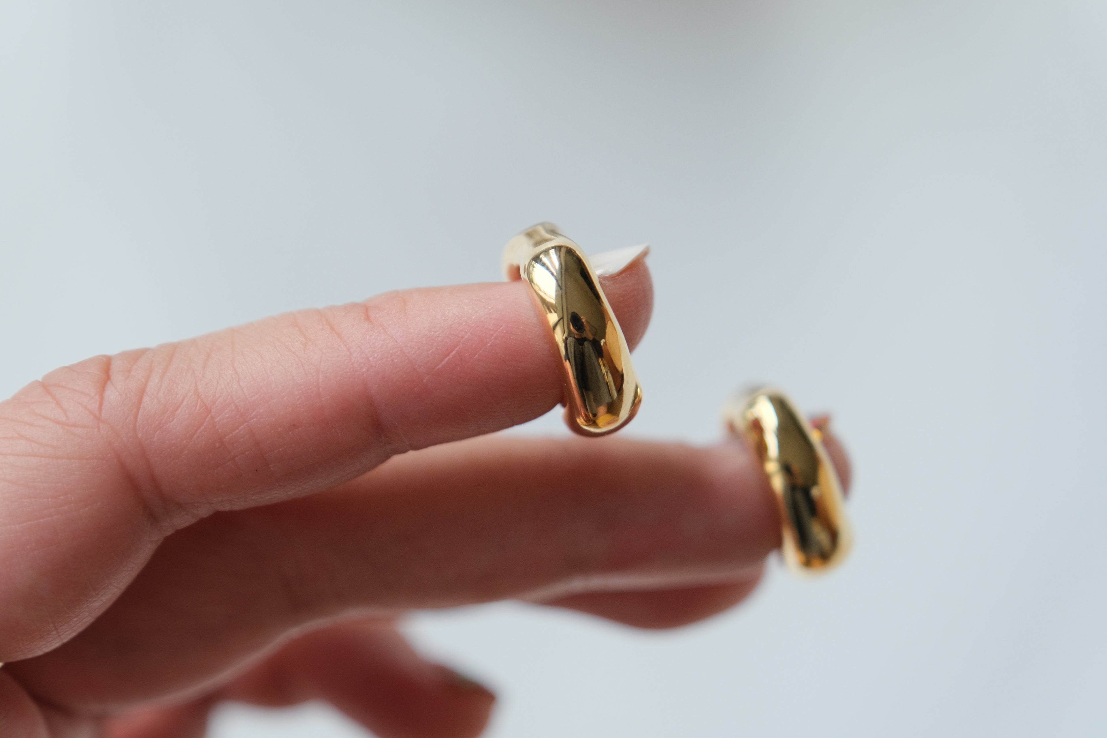 Dôme Polished Huggies