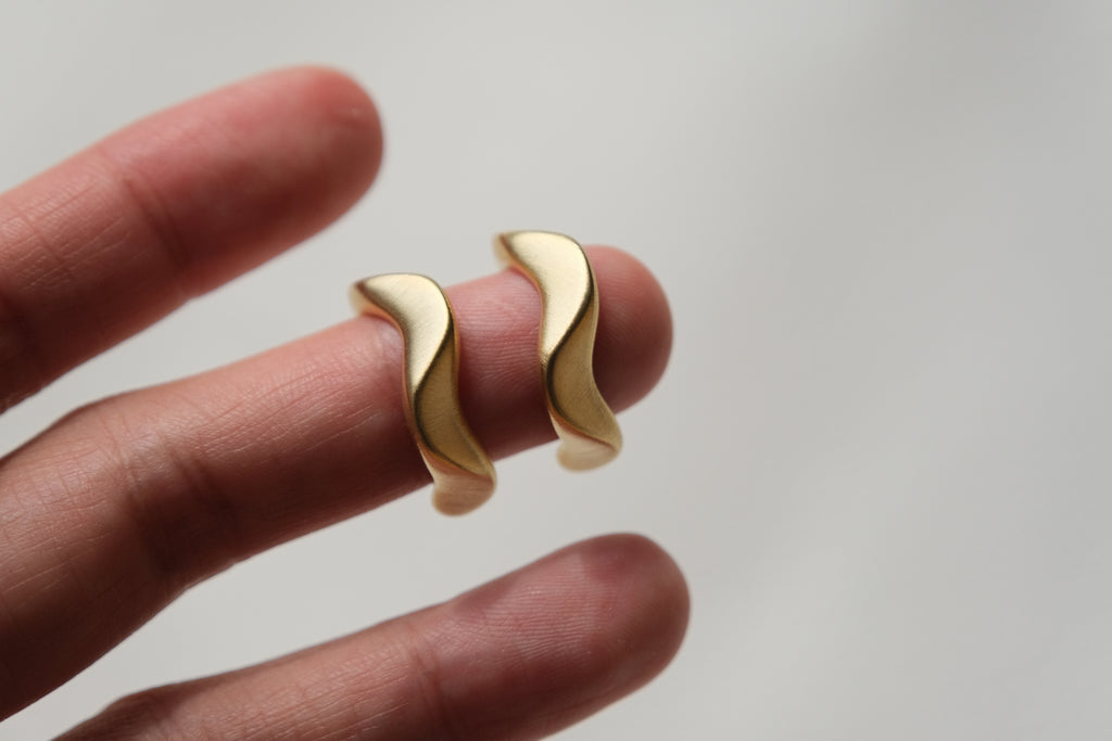 Onde Matte Studs