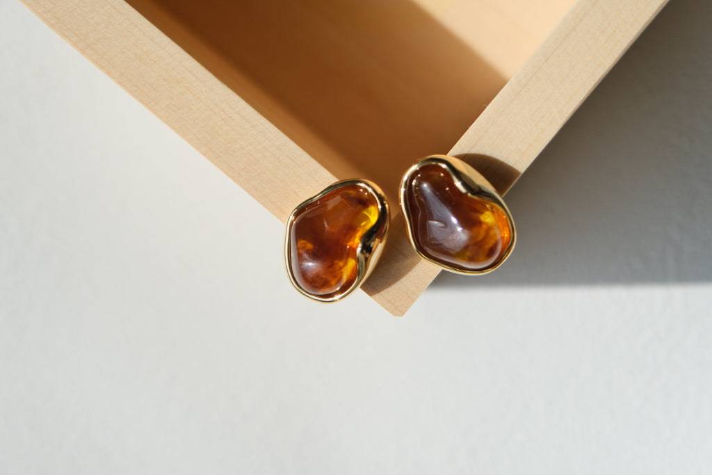 Ambre Teardrop Studs