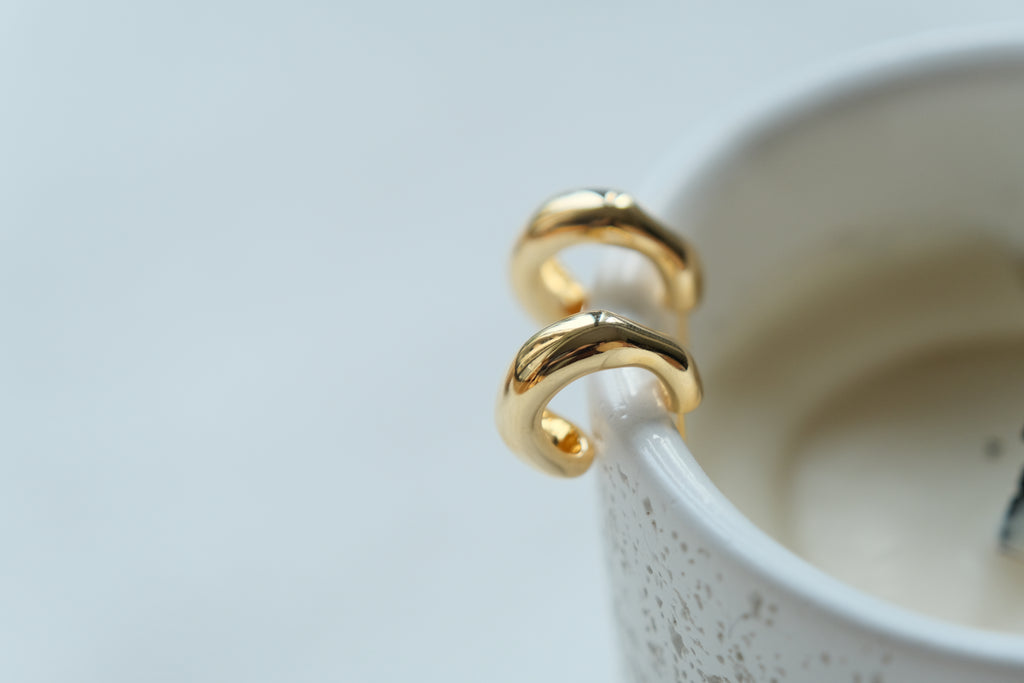 Dôme Polished Huggies