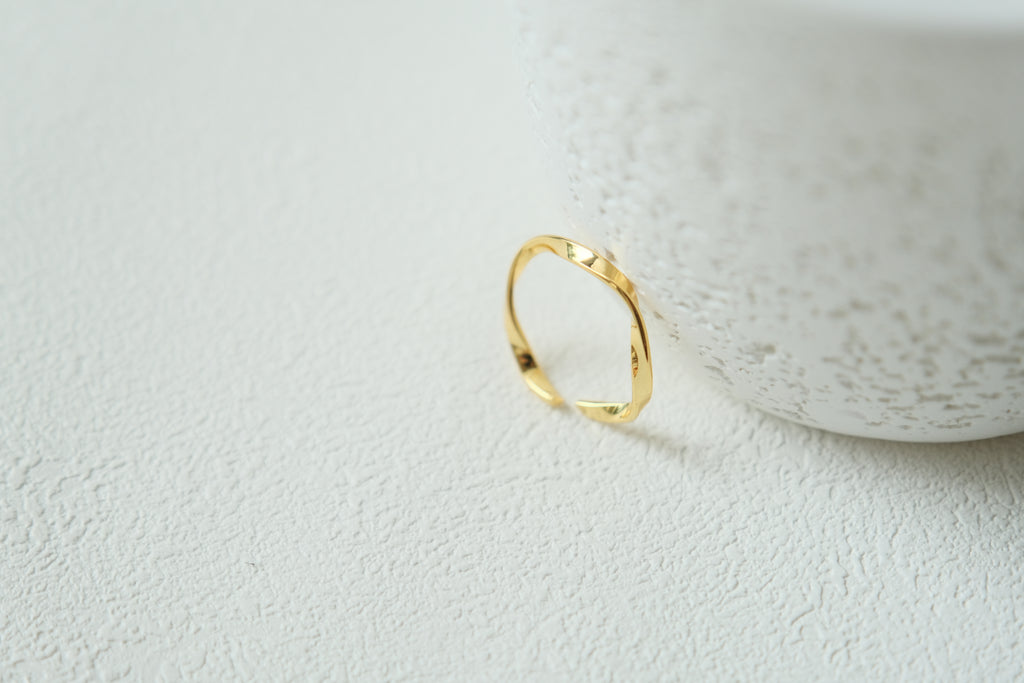 Vague Wave Ring