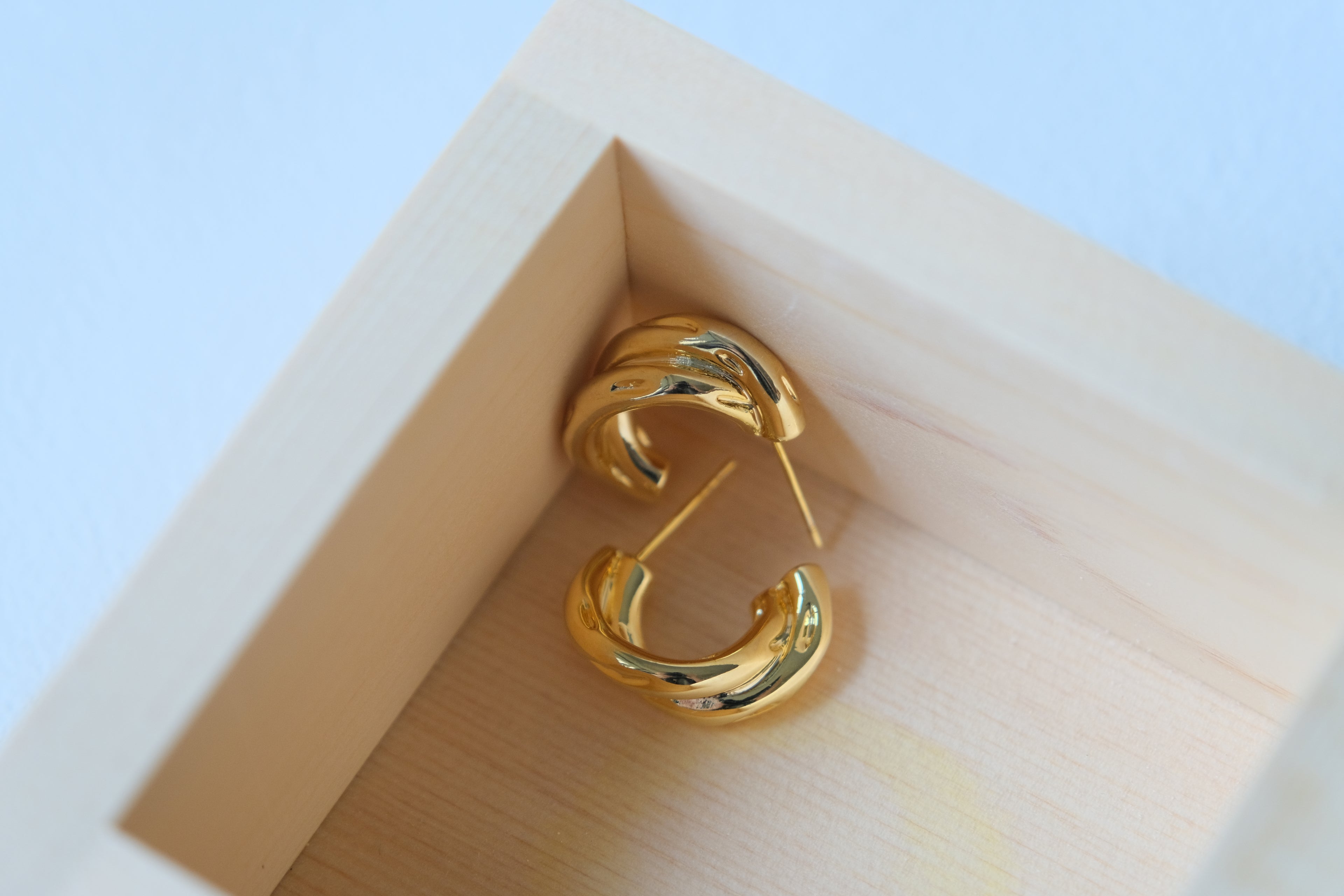 Enlacé Twisted Hoops