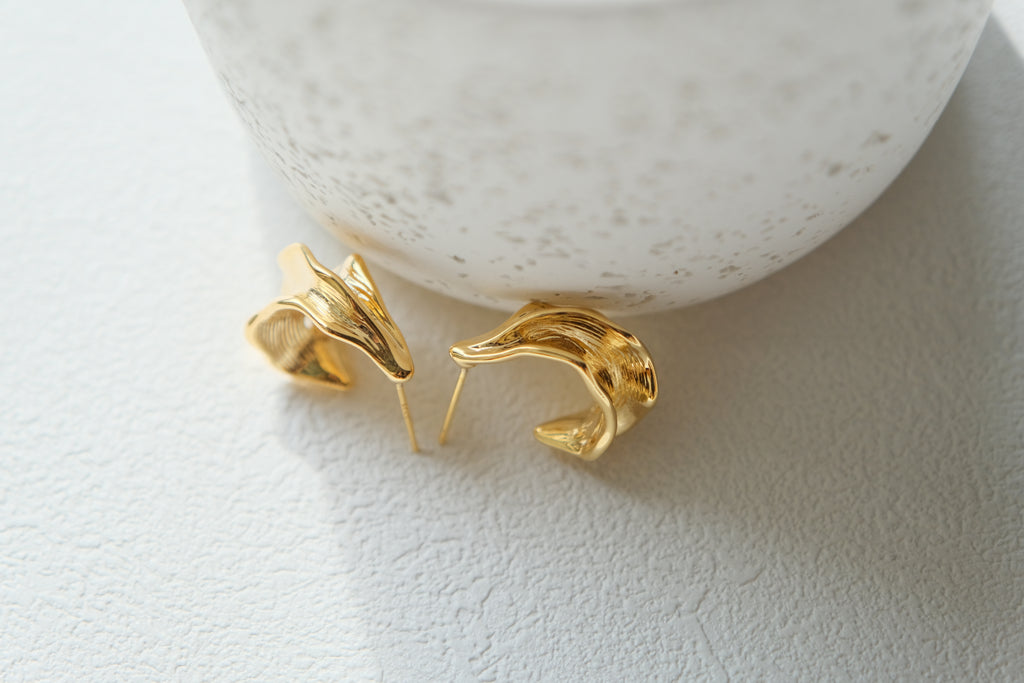 Vague Sculptural Studs