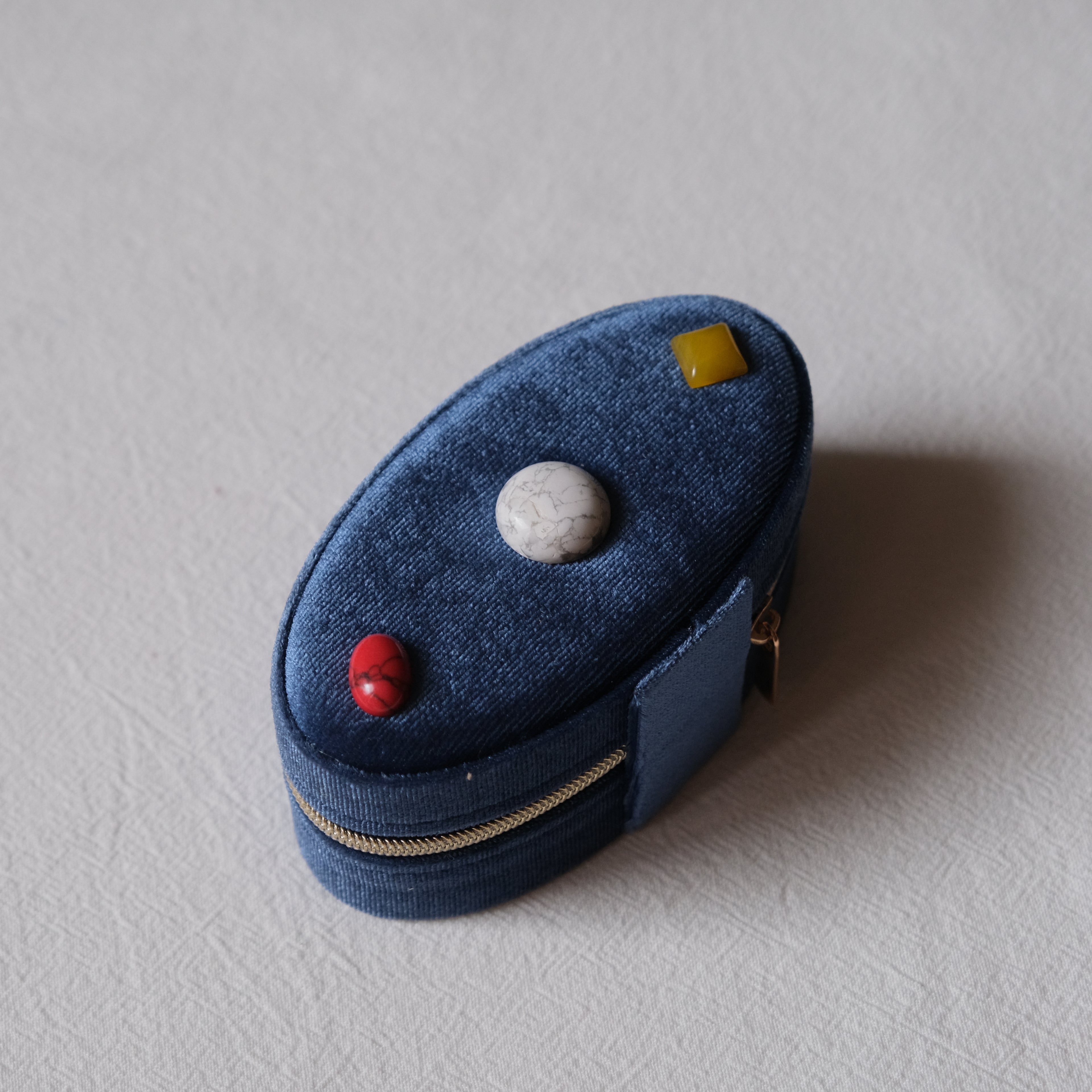 Velvet Oval Jewelry Case