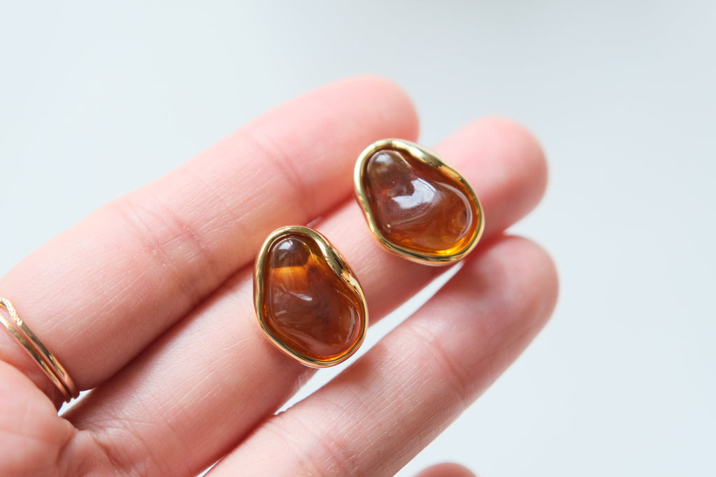 Ambre Teardrop Studs